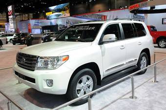 2012 Toyota Land Cruiser Photos