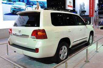 2012 Toyota Land Cruiser Pictures