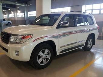 2012 Toyota Land Cruiser Photos