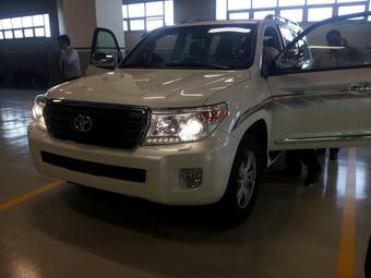 2012 Toyota Land Cruiser Pictures