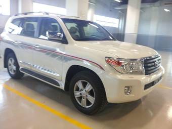 2012 Toyota Land Cruiser Pictures