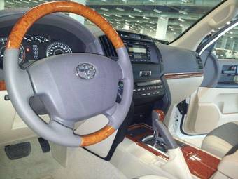 2012 Toyota Land Cruiser Pictures