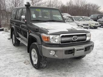 2012 Toyota Land Cruiser Photos