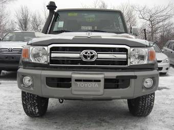 2012 Toyota Land Cruiser Photos