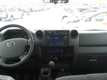 2012 Toyota Land Cruiser Images