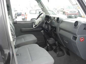 2012 Toyota Land Cruiser Pics