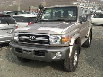 2012 Toyota Land Cruiser Photos