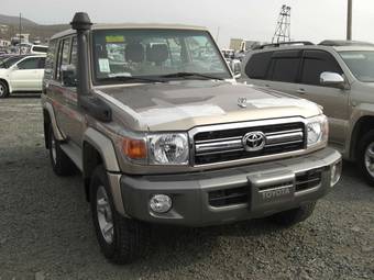 2012 Toyota Land Cruiser Photos