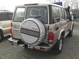 2012 Toyota Land Cruiser Photos