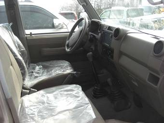 2012 Toyota Land Cruiser Images