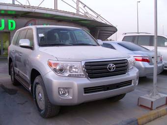 2012 Toyota Land Cruiser Photos