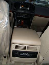 2012 Toyota Land Cruiser Images