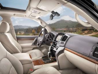 2012 Toyota Land Cruiser Photos