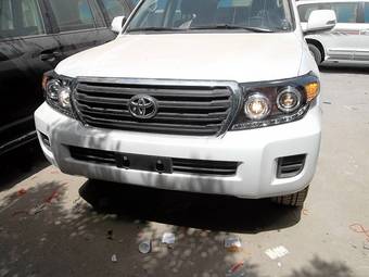 2012 Toyota Land Cruiser Photos