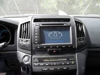 2012 Toyota Land Cruiser Images