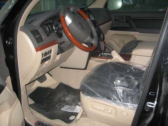 2012 Toyota Land Cruiser Photos
