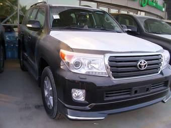 2012 Toyota Land Cruiser Images