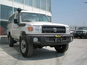 2012 Toyota Land Cruiser Photos