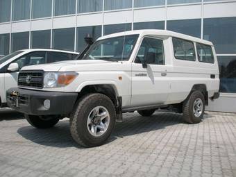 2012 Toyota Land Cruiser Pictures