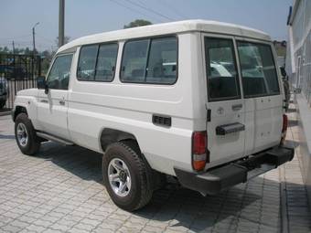 2012 Toyota Land Cruiser Photos