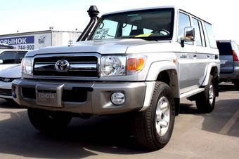 2012 Toyota Land Cruiser Pictures