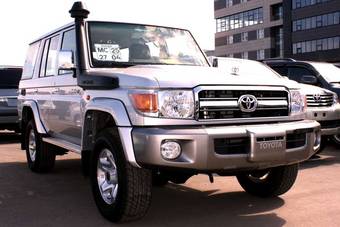 2012 Toyota Land Cruiser Photos
