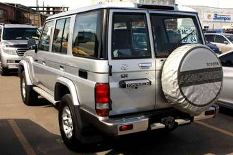 2012 Toyota Land Cruiser Pictures