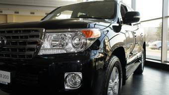 2012 Toyota Land Cruiser Photos