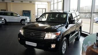 2012 Toyota Land Cruiser Pictures