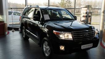 2012 Toyota Land Cruiser Photos