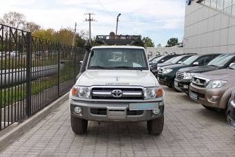 2012 Toyota Land Cruiser Photos