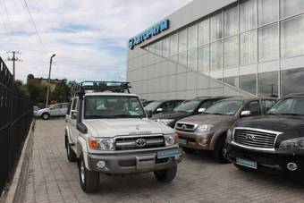 2012 Toyota Land Cruiser Pictures