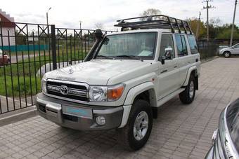 2012 Toyota Land Cruiser Photos