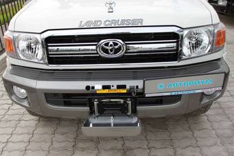 2012 Toyota Land Cruiser Images