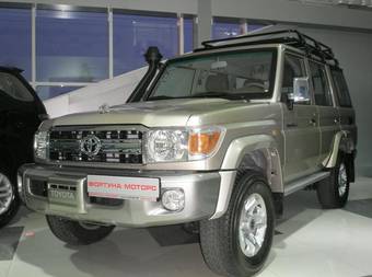 2012 Toyota Land Cruiser Photos