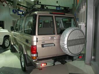 2012 Toyota Land Cruiser Photos