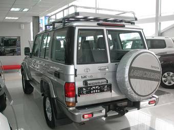 2012 Toyota Land Cruiser Pictures