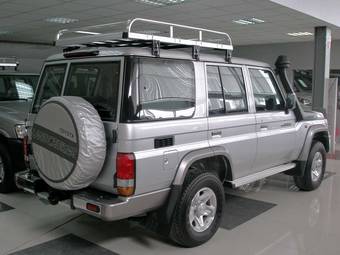 2012 Toyota Land Cruiser Photos