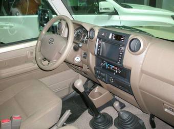2012 Toyota Land Cruiser Pictures