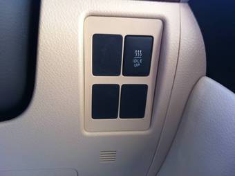 2012 Toyota Land Cruiser Images