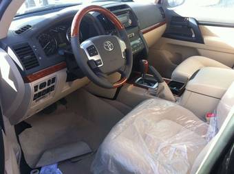 2012 Toyota Land Cruiser Pictures