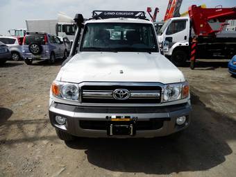 2012 Toyota Land Cruiser Photos