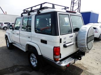 2012 Toyota Land Cruiser Photos