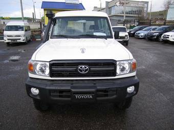 2012 Toyota Land Cruiser Pictures