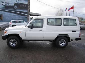 2012 Toyota Land Cruiser Photos