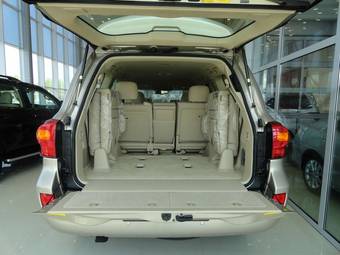 2012 Toyota Land Cruiser Photos