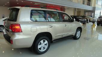 2012 Toyota Land Cruiser Photos
