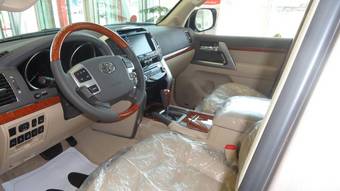 2012 Toyota Land Cruiser Images