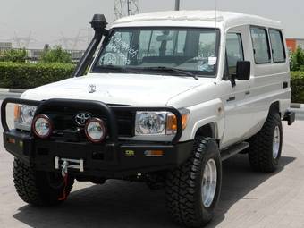 2012 Toyota Land Cruiser Photos