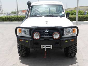 2012 Toyota Land Cruiser Photos